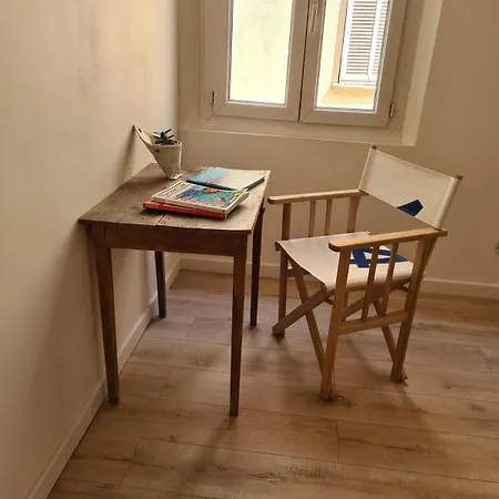 Ambiance Bois Proche Vieux Port, T2 De Caractere Apartment